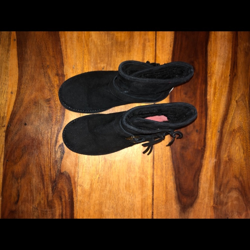 Ugg - image 3